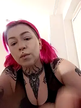 Snapshot of divine_eve chatting on 02.21.25 divine eve online show from 02.21.25