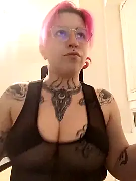 Snapshot of divine_eve chatting on 03.03.25 divine eve online show from 03.03.25