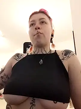 Snapshot of divine_eve chatting on 03.10.25 divine eve online show from 03.10.25