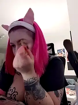 Snapshot of divine_eve chatting on 03.18.25 divine eve online show from 03.18.25