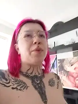 Snapshot of divine_eve chatting on 03.20.25 divine eve online show from 03.20.25