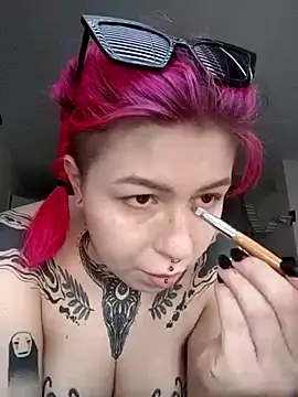 Snapshot of divine_eve chatting on 03.22.25 divine eve online show from 03.22.25