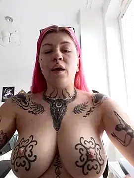 Snapshot of divine_eve chatting on 09.15.25 divine eve online show from 09.15.25