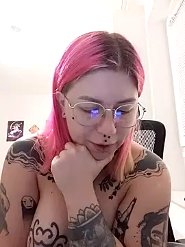 Snapshot of divine_eve chatting on 09.17.25 divine eve online show from 09.17.25