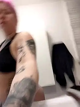 Snapshot of divine_eve chatting on 10.13.25 divine eve online show from 10.13.25