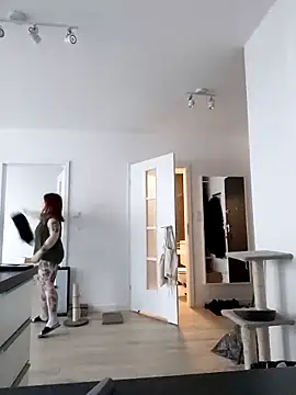 Snapshot of divine_eve chatting on 10.25.25 divine eve online show from 10.25.25