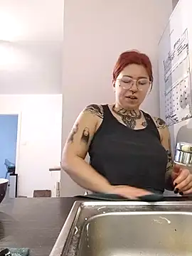 Snapshot of divine_eve chatting on 10.29.25 divine eve online show from 10.29.25