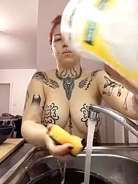 Snapshot of divine_eve chatting on 10.31.25 divine eve online show from 10.31.25