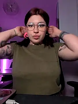 Snapshot of divine_eve chatting on 11.03.25 divine eve online show from 11.03.25