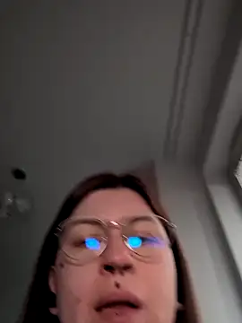 Snapshot of divine_eve chatting on 11.12.25 divine eve online show from 11.12.25