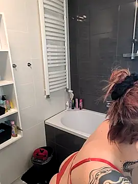 Snapshot of divine_eve chatting on 11.22.25 divine eve online show from 11.22.25