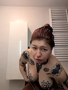 Snapshot of divine_eve chatting on 11.27.25 divine eve online show from 11.27.25