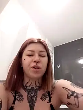 Snapshot of divine_eve chatting on 11.29.25 divine eve online show from 11.29.25