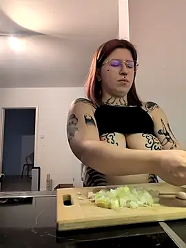 Snapshot of divine_eve chatting on 12.01.25 divine eve online show from 12.01.25