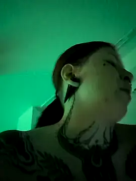 Snapshot of divine_eve chatting on 12.03.25 divine eve online show from 12.03.25