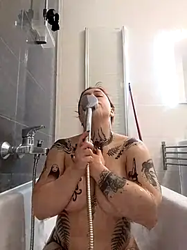 Snapshot of divine_eve chatting on 12.20.25 divine eve online show from 12.20.25