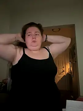 Snapshot of BBW2320 chatting on 11.17.25 BBW2320 online show from 11.17.25