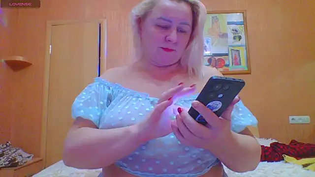 Snapshot of mira_robinsonnn chatting on 11.15.25 mira robinsonnn online show from 11.15.25