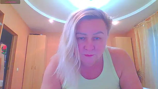 Snapshot of mira_robinsonnn chatting on 01.08.26 mira robinsonnn online show from 01.08.26