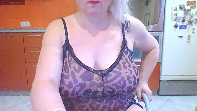 Snapshot of mira_robinsonnn chatting on 02.17.26 mira robinsonnn online show from 02.17.26