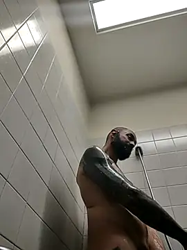 Snapshot of AceSpinning_DJ chatting on 02.19.25 AceSpinning DJ online show from 02.19.25