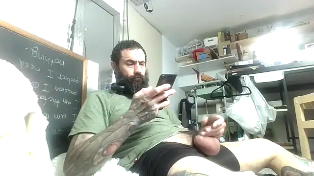 Snapshot of AceSpinning_DJ chatting on 10.14.25 AceSpinning DJ online show from 10.14.25