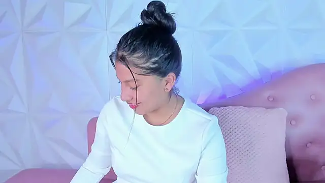 LinnaGardenia online show from 12.02.24