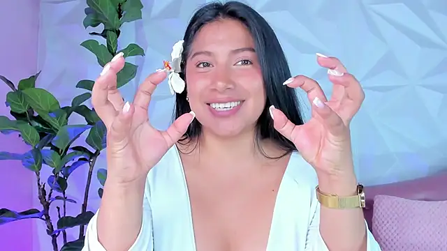 LinnaGardenia online show from 01.17.25