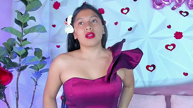 LinnaGardenia online show from 02.15.25