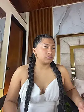 LinnaGardenia online show from 02.15.26