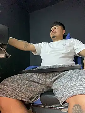 Snapshot of DickMasterfindom chatting on 07.08.26 DickMasterfindom online show from 07.08.26