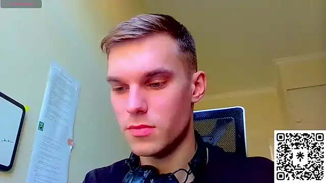 Snapshot of bluegaze6 chatting on 10.09.25 bluegaze6 online show from 10.09.25