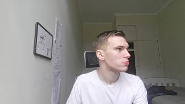 Snapshot of bluegaze6 chatting on 10.10.25 bluegaze6 online show from 10.10.25