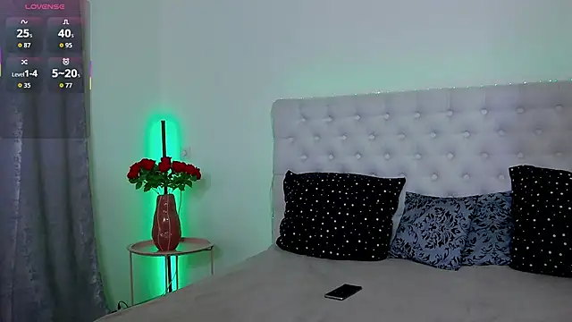 TamarraFox online show from 11.07.25