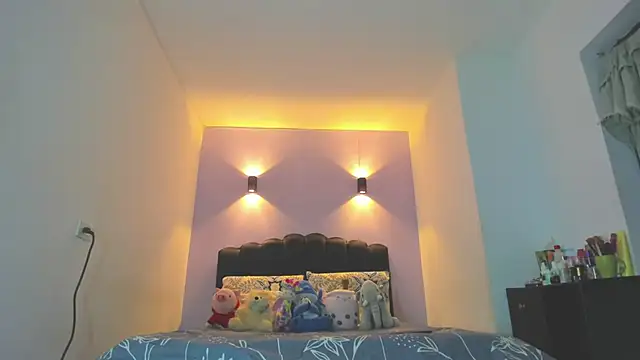 Sofia Clauss  online show from 04.23.26
