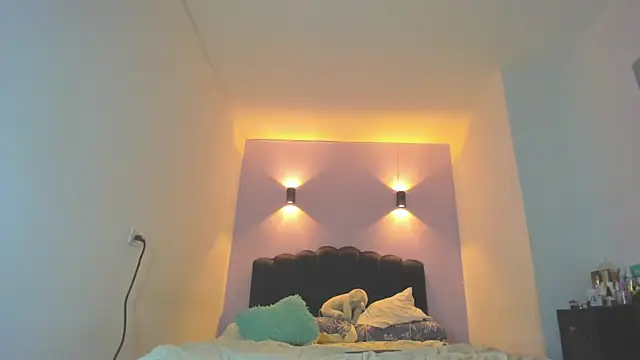 Sofia Clauss  online show from 05.03.26