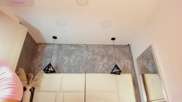 Sofia Clauss  online show from 08.04.26