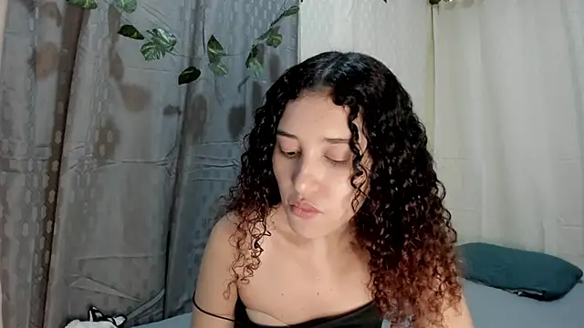 Snapshot of gabriela_duarte1 chatting on 11.15.25 gabriela duarte1 online show from 11.15.25