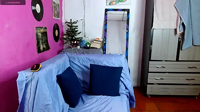 sensitive brunette online show from 12.11.24