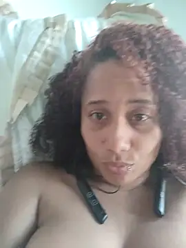 Snapshot of zandra_kiman chatting on 02.22.25 zandra kiman online show from 02.22.25