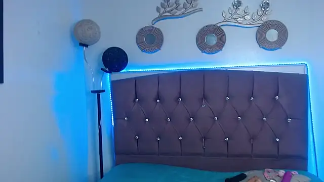 candy lux  online show from 11.30.25