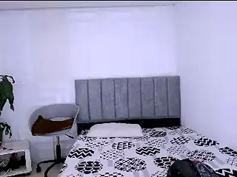 Snapshot of nataly_red chatting on 12.22.24 nataly red online show from 12.22.24