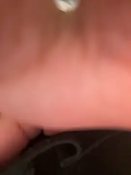 DarianaGuzz online show from 03.04.25