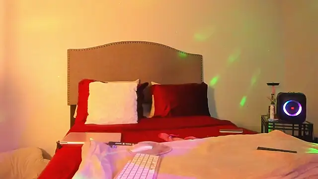 yiauana online show from 12.01.25