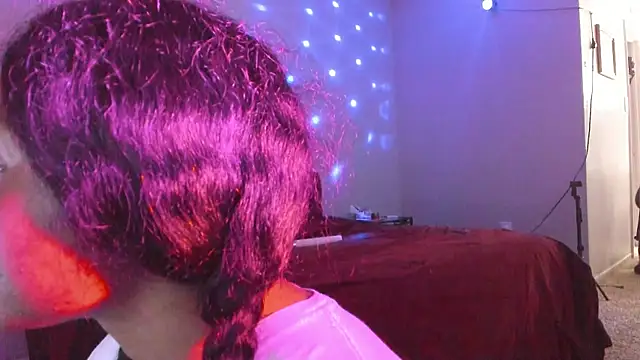 Snapshot of yiauana chatting on 05.19.26 yiauana online show from 05.19.26