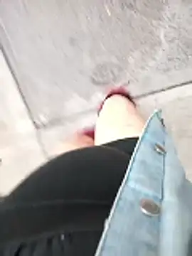 Snapshot of HeyyImHarlowe chatting on 10.23.25 HeyyImHarlowe online show from 10.23.25