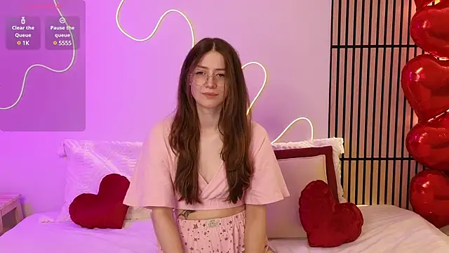 Ester Hill online show from 02.11.25