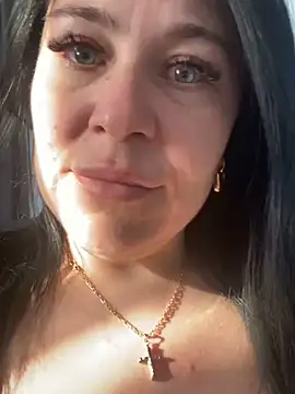 Snapshot of CuteNata chatting on 02.23.25 CuteNata online show from 02.23.25