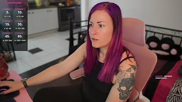 Snapshot of gennyrock chatting on 01.30.25 gennyrock online show from 01.30.25