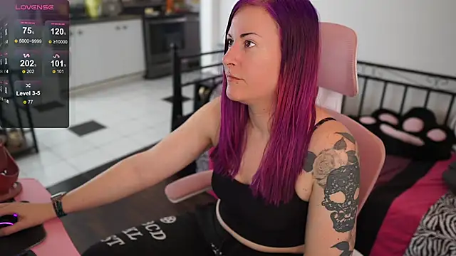 Snapshot of gennyrock chatting on 01.31.25 gennyrock online show from 01.31.25